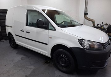 VW Caddy 211.046 km 7.490 &euro; Cottbus 03042