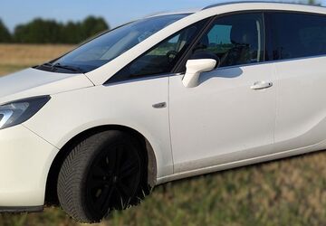 Opel Zafira Tourer 205.987 km 7.200 &euro; Burg 03096