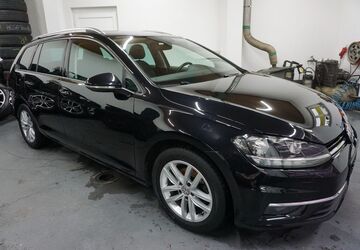 VW Golf 219.825 km 9.890 &euro; Cottbus 03042